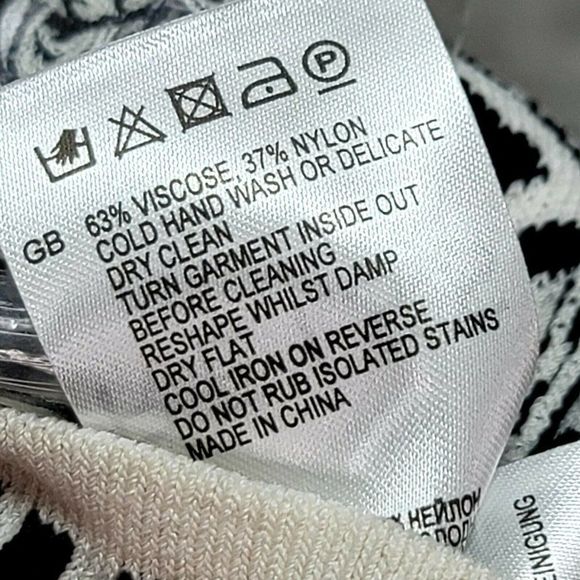 Reiss Womens 4 Faith Aztec Black White Bodycon Dress Geometric Print V Neck Mini - Picture 10 of 10